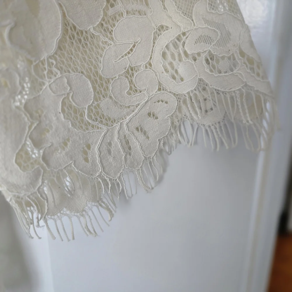 Club Monaco Cream Lace Top With Unfinished Scalloped Edges 3/4 Sleeeve Size XS